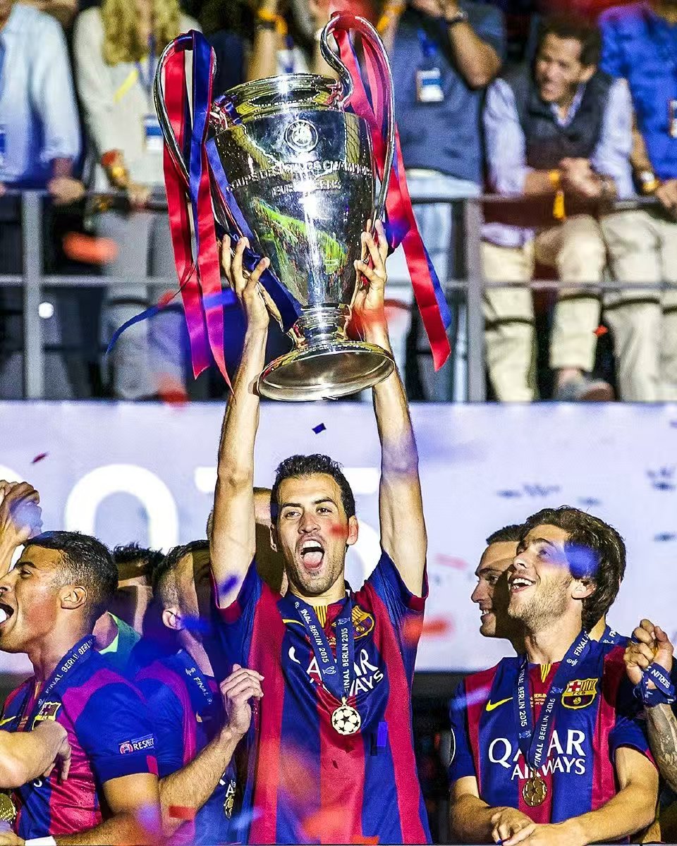 37-godišnji vezni igrač Sergio Busquets uskoro će se umiroviti iz nogometa 37-godišnji vezni igrač Sergio Busquets uskoro će se umiroviti iz nogometa